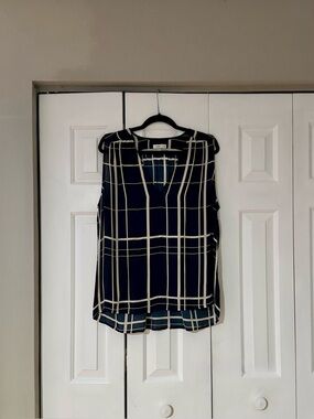 Vince Sleeveless Silk Top Size XL Navy/White V Neck Minimal Chic